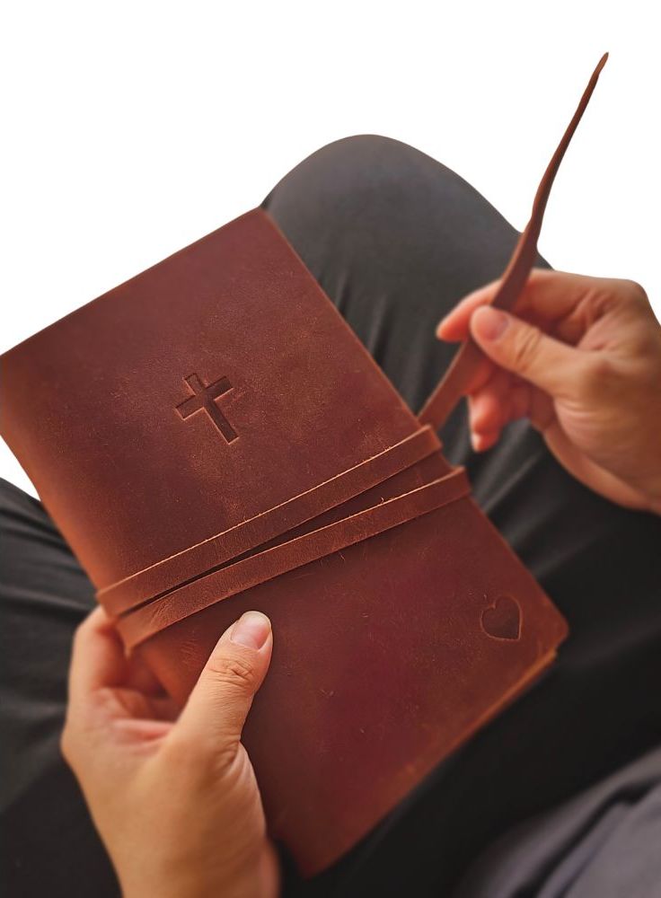 Notebook en Cuir pour Prières et Études Bibliques - Votre Compagnon Spirituel